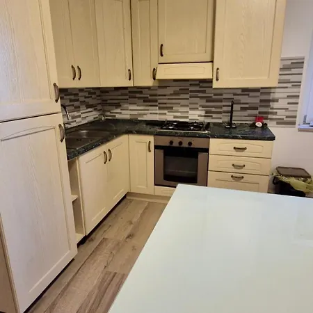 Lägenhet San Luca Tramuschio 5 People Cucina Mirandola