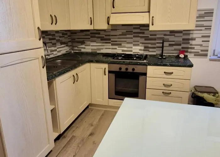 Apartment San Luca Tramuschio 5 People Cucina Mirandola